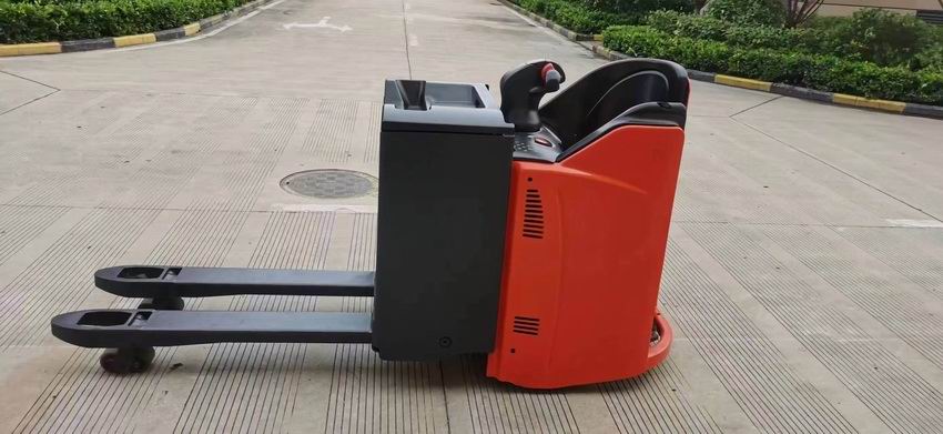 电动托盘车